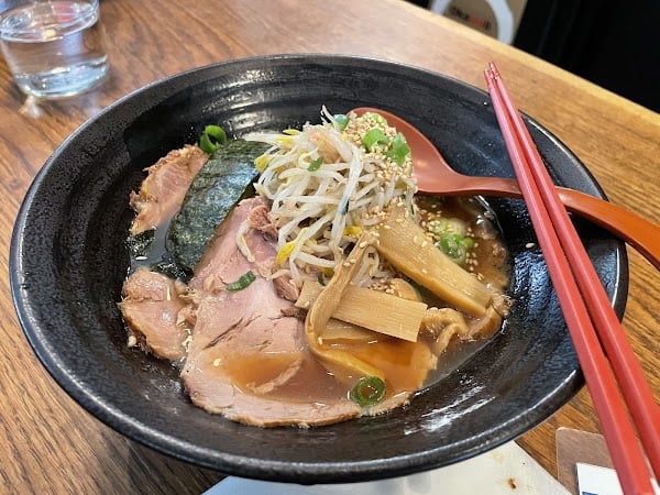 Restaurant Ramen Okawali Charpennes pâtes et soupe faites maison à Lyon, France