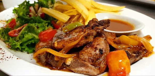 Restaurant Á DAMAS à Montluçon, France