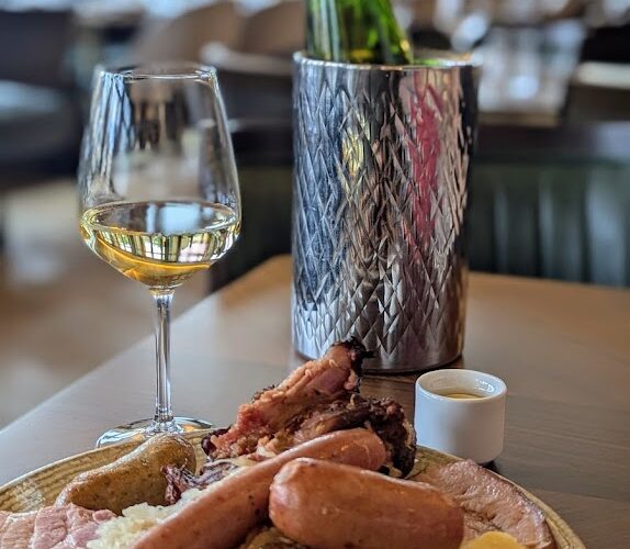 Restaurant Alsacien Strasbourg Schnockeloch – Tarte flambée Flammekueche à Strasbourg, France