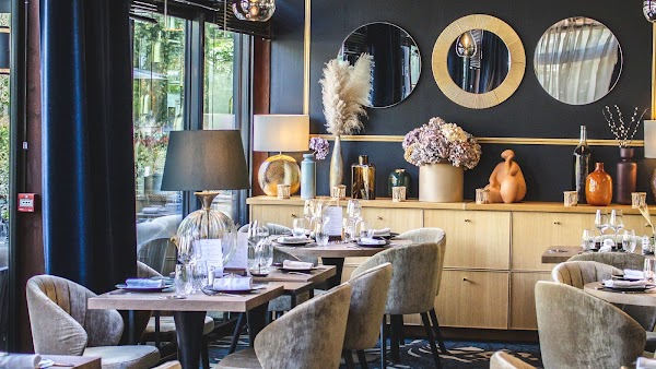 Restaurant L’ Amphitryon | Hôtel Le Bœuf Couronné – Chartres | à Chartres, France