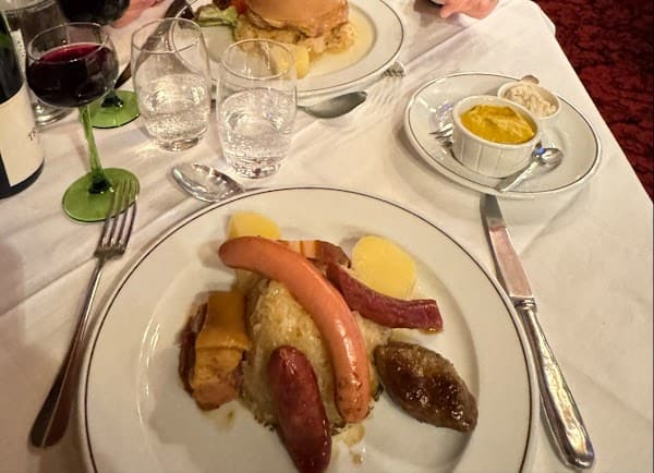 Restaurant Maison Des Tanneurs – Gerwerstub à Strasbourg, France