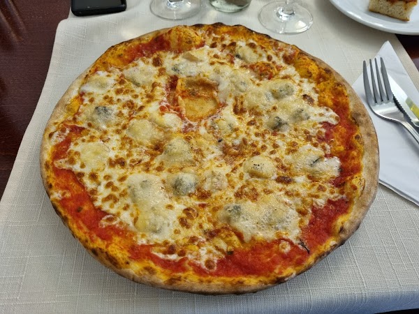 Restaurant – Pizzeria RUGOVA à Mondercange, Luxembourg