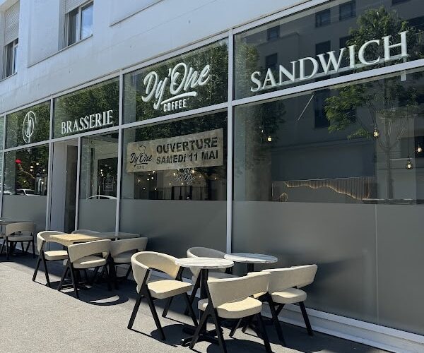 DY’ONE Coffee Restaurant à Bondy, France