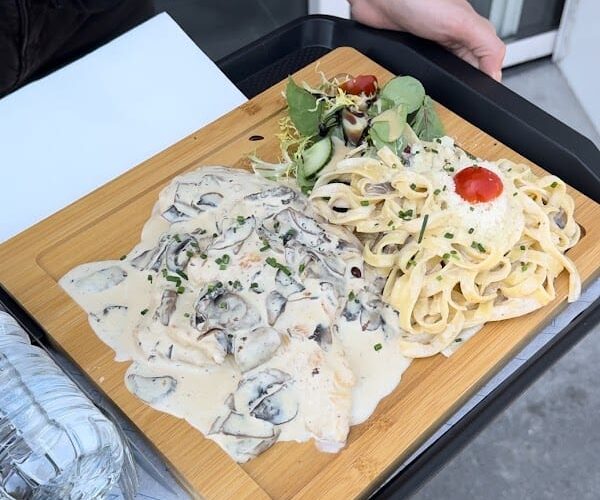 DY’ONE Coffee Restaurant à Bondy, France