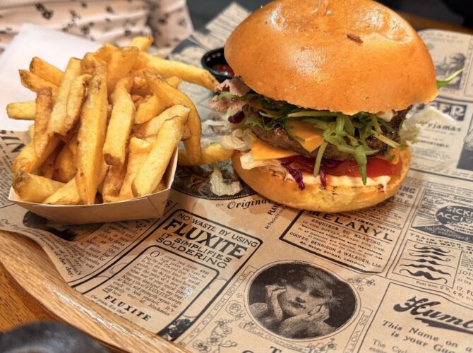 Restaurant Ev’Et à Bondy, France