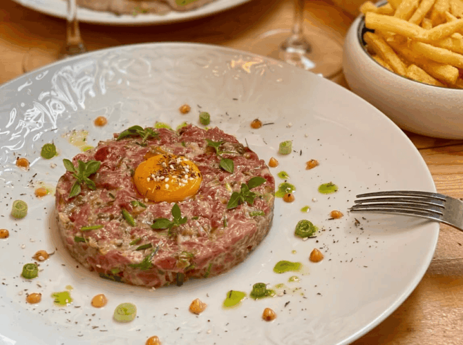 Restaurant Le Loup Dans La Bergerie à Seichamps, France