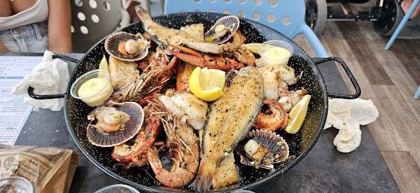 Restaurant La Ferme Marine – L’assiette du port à Marseillan, France