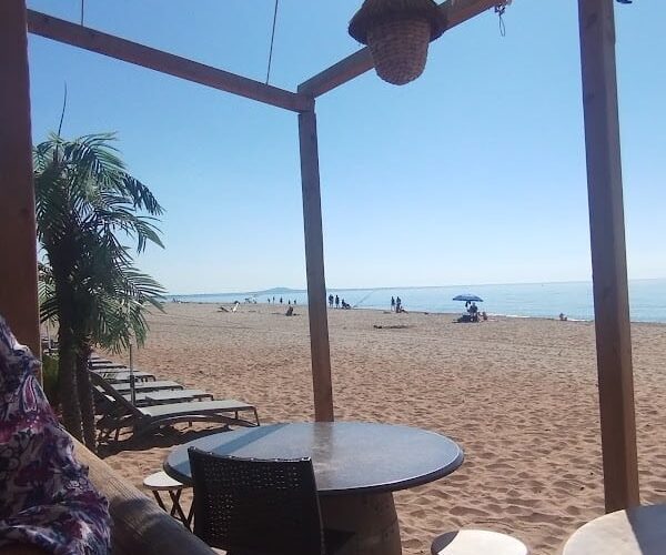 Latino beach restaurant à Sérignan, France