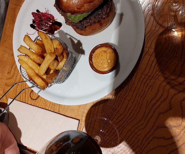 Restaurant LE CADET 83 à Hyères, France