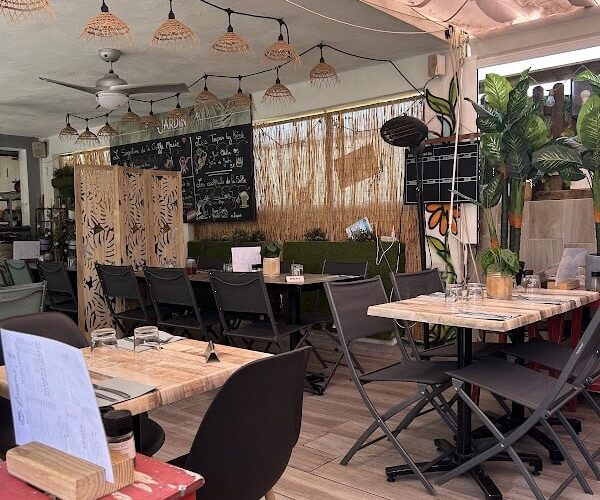 Le Jardin restaurant à Vias, France