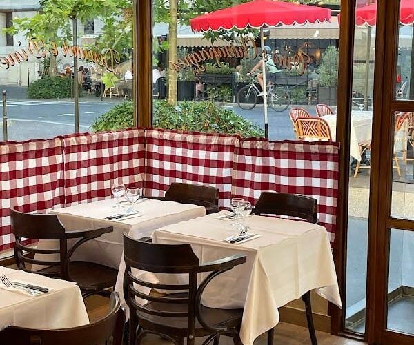 Restaurant Le Petit Comte « Bouillon Boulogne » à Boulogne-Billancourt, France