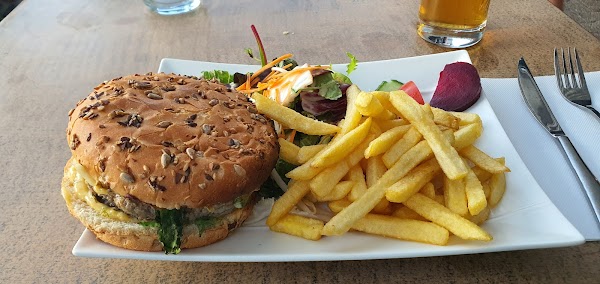 Restaurant Les Gourmands Disent à Mâcon, France