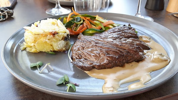 Restaurant Les Vins par Faim à Beauvais, France