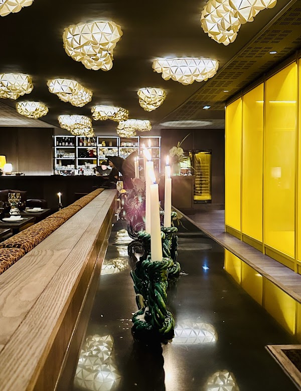 Restaurant Maison Jaune à Boulogne-Billancourt, France