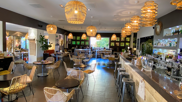Monteverdi Café Brasserie Restaurant Bar A Vins à Orange, France