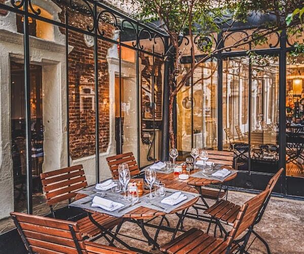 Restaurant aux bains de Montpellier à Montpellier, France