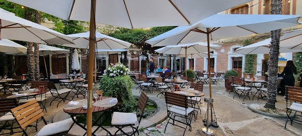 Restaurant aux bains de Montpellier à Montpellier, France