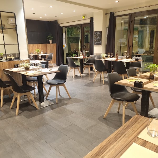 Restaurant lou serinhanot à Sérignan, France