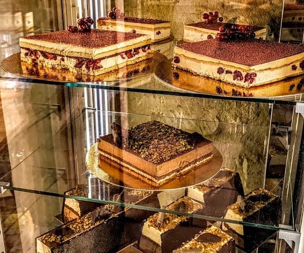 Restaurant Au Pain Des Amis à Fontvieille, France