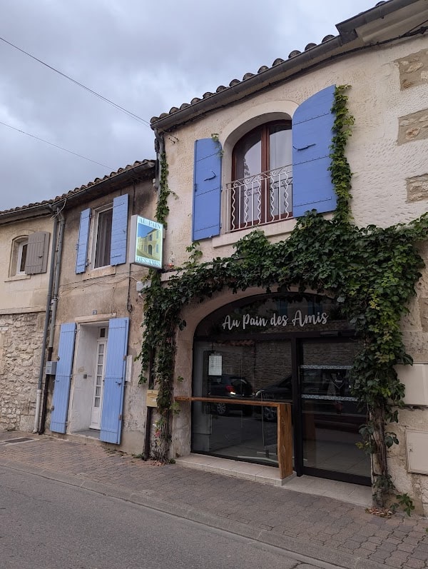 Restaurant Au Pain Des Amis à Fontvieille, France