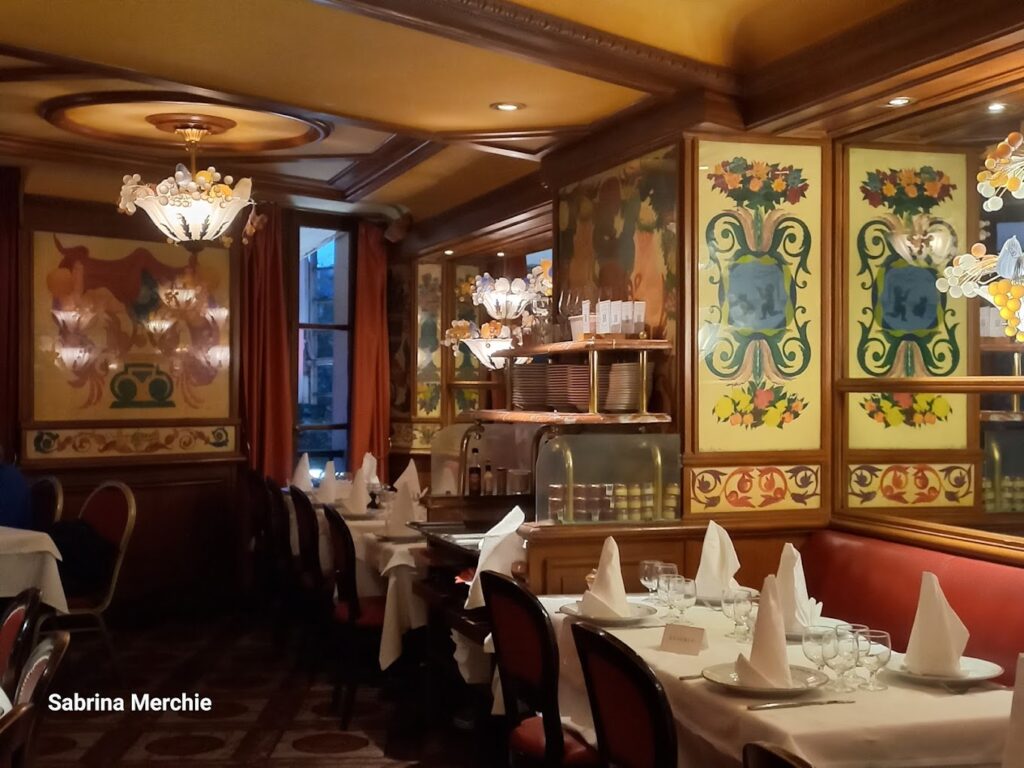 Restaurant Au Pied de Cochon à Paris, France