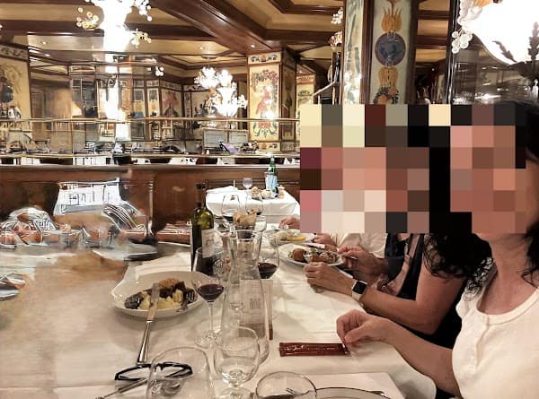 Restaurant Au Pied de Cochon à Paris, France