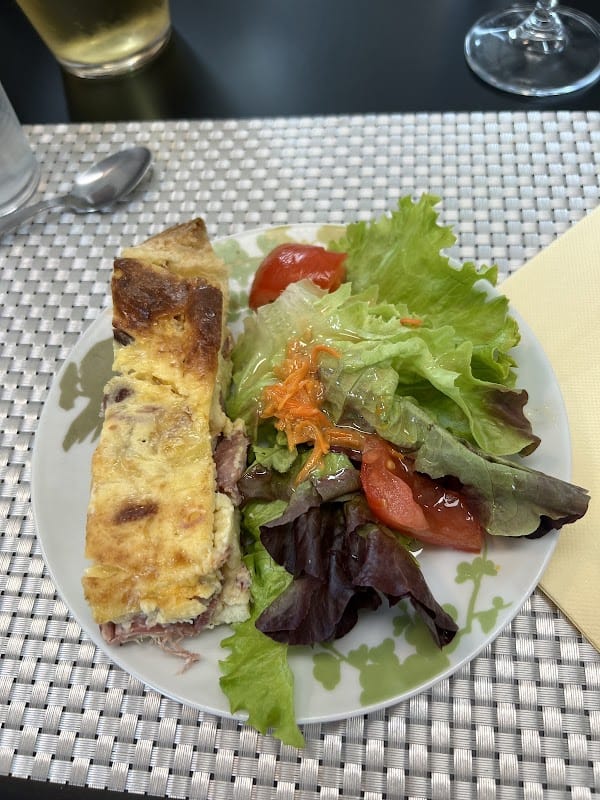 Restaurant Auberge De CHAMPAGNE à Villeneuve-Renneville-Chevigny, France