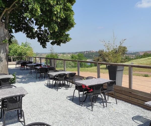 Auberge de la Vieille Castille Restaurant Commelle Vernay Roanne à Commelle-Vernay, France