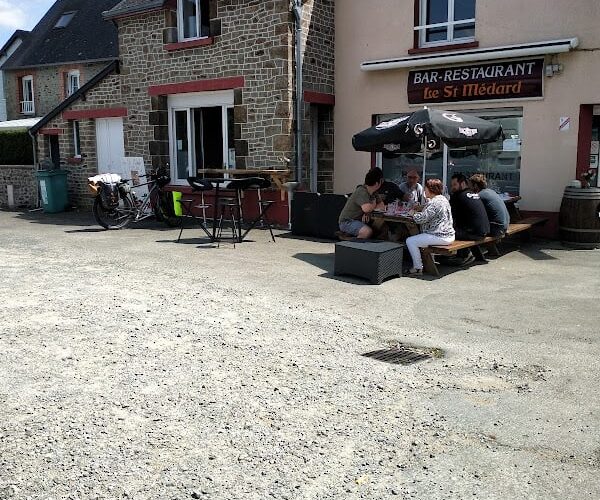 Bar restaurant le Saint Médard à Saint-Mars-sur-Colmont, France