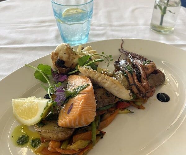 Restaurant Bar-tobacco Le Nautique à Sanary-sur-Mer, France