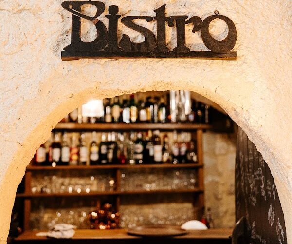 Restaurant Bec à Vin à Uzès, France