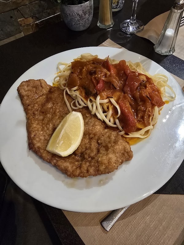 Restaurant BISTRO ST LO à Saint-Laurent-du-Var, France