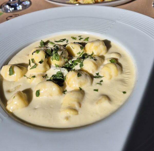 Restaurant BISTRO ST LO à Saint-Laurent-du-Var, France