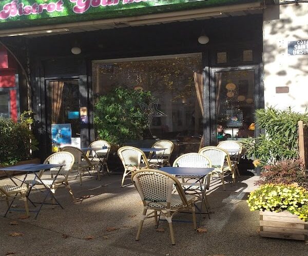 Restaurant Bistrot Gourmand depuis 1998 Ravioles Galettes de sarrasin Salades Gratins Crêpes Gaufres Pâtisseries à Romans-sur-Isère, France