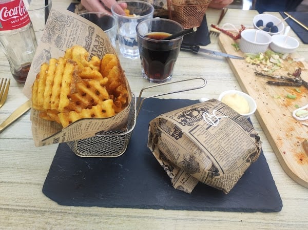 Restaurant Brasserie – Burger Monsieur Le Baron à Limoges, France