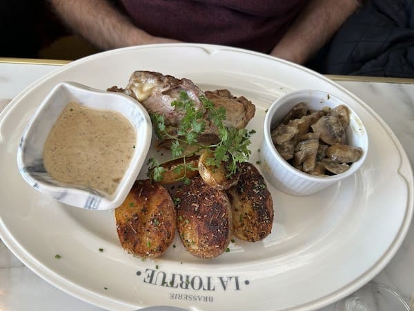 Restaurant Brasserie La Tortue Port de Toulon à Toulon, France