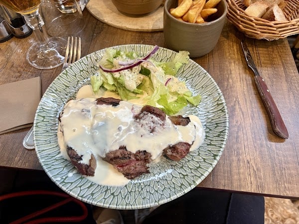 Restaurant Brasserie Le Caveau à Montreuil-sur-Mer, France