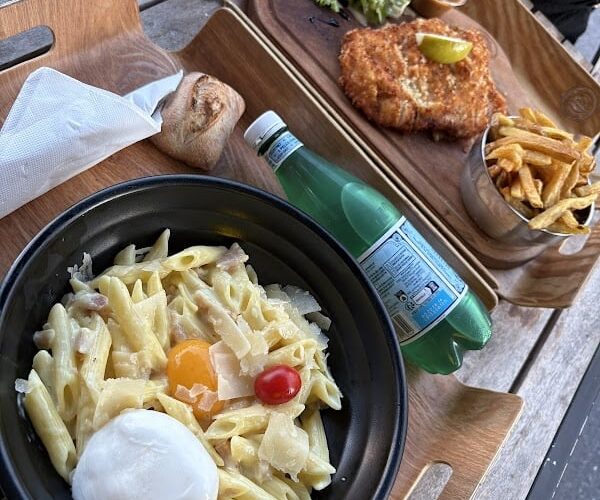 Restaurant Cantine Corner à Clichy, France