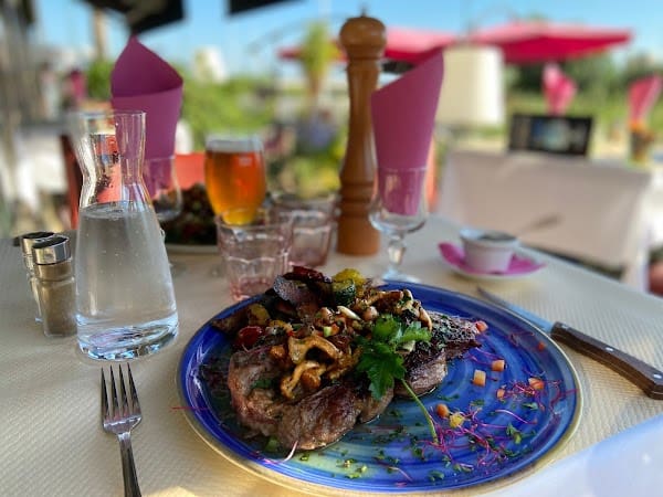 Casa Luna – Restaurant St Laurent du Var à Saint-Laurent-du-Var, France