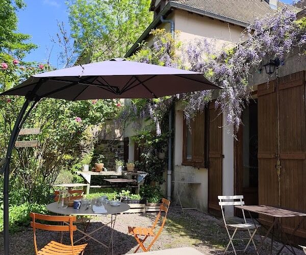 Du vent dans les fleurs (café-restaurant-épicerie) à Montcenis, France
