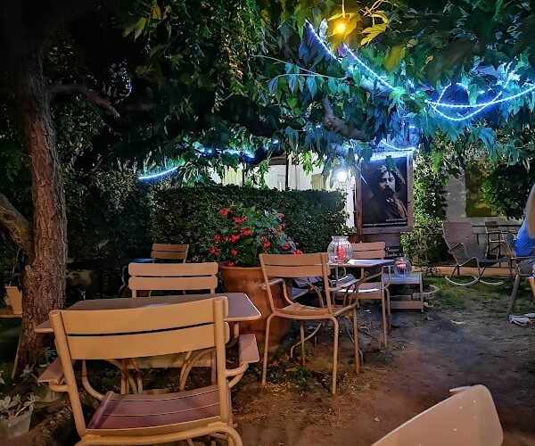 Restaurant Hostellerie de La Tour à Fontvieille, France