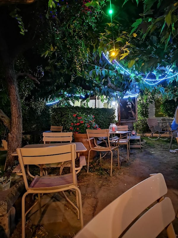 Restaurant Hostellerie de La Tour à Fontvieille, France