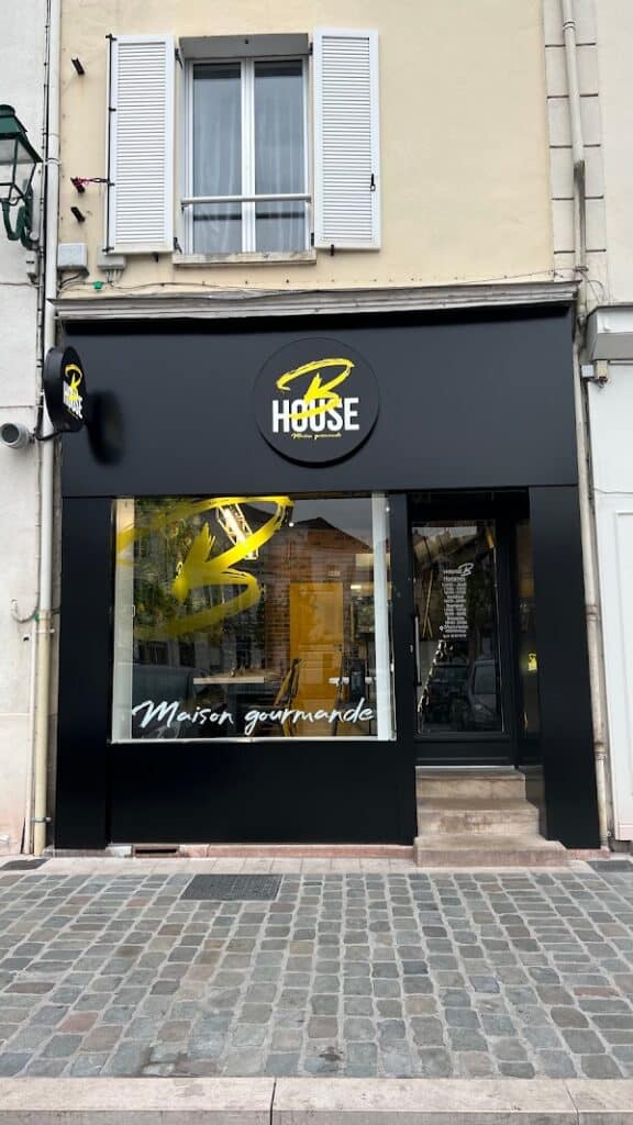 HouseB