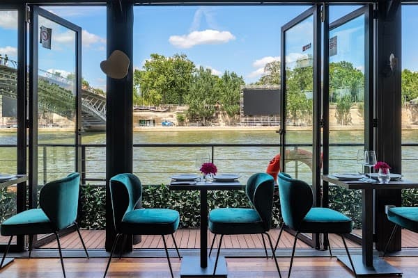 Restaurant L’ Escale Bleue à Paris, France