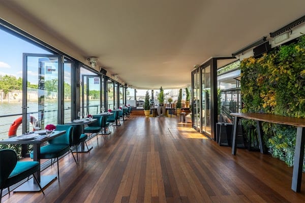 Restaurant L’ Escale Bleue à Paris, France