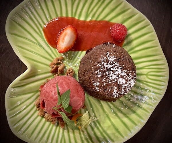 Restaurant La Bonne Table à Clichy, France