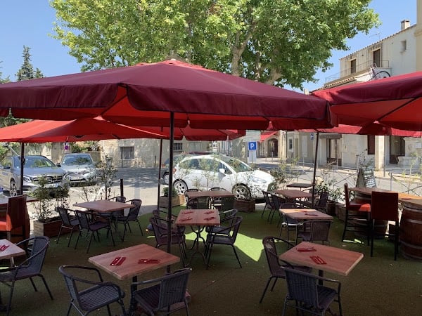 Restaurant La Cave Les Alpilles à Fontvieille, France