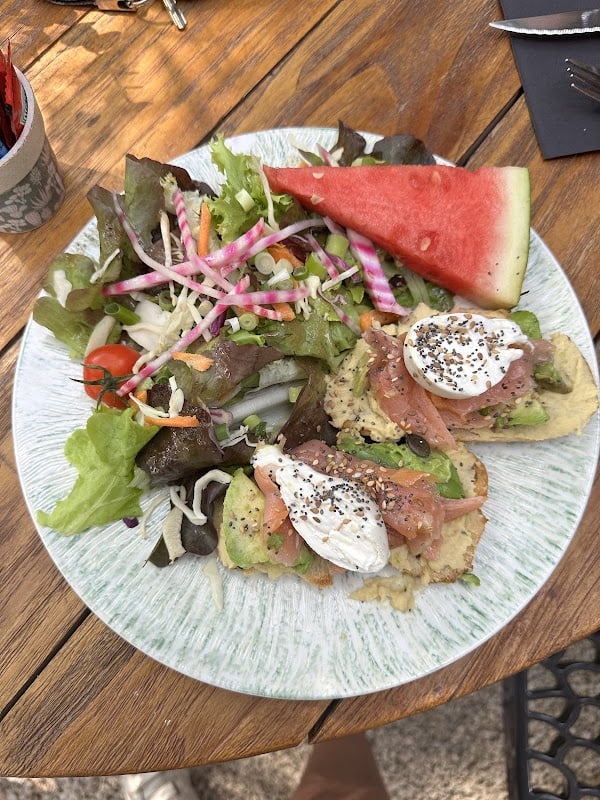 Restaurant La cour des 2 pins à Fontvieille, France