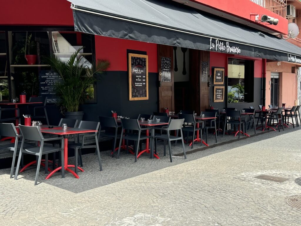 Restaurant La Petite Brasserie à Le Port, La Réunion