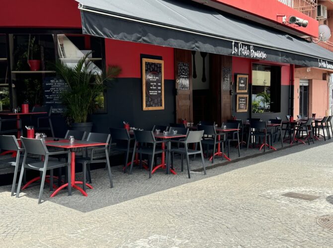 Restaurant La Petite Brasserie à Le Port, La Réunion